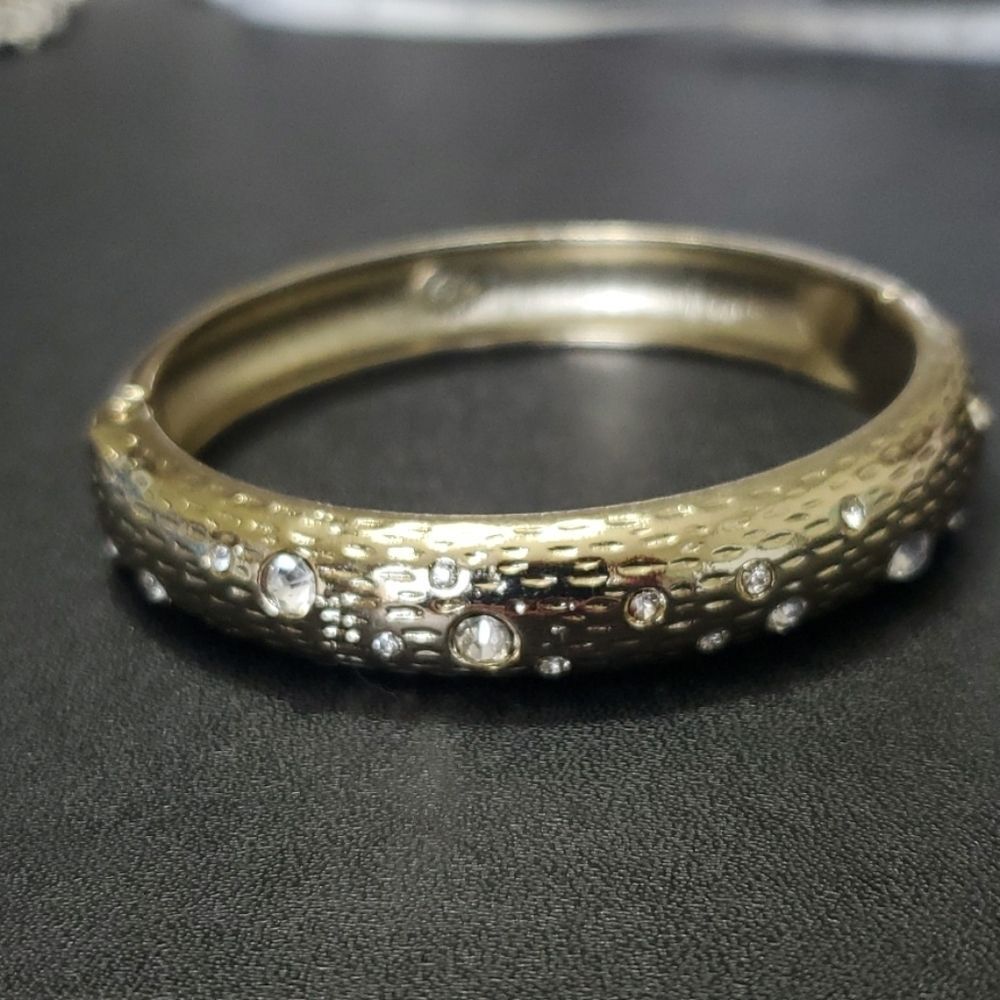 Premier Designs vintage gold tone hinged bangle bracelet 7.5"